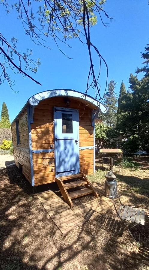 Вилла La Roulotte A Juju Le Bosc  Экстерьер фото